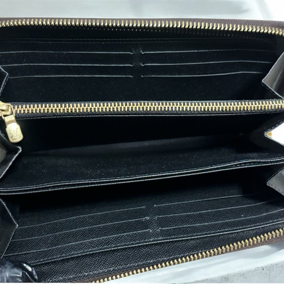2020’ Louis Vuitton Giant Reverse Monogram Zippy Wallet - Picture 6 of 12